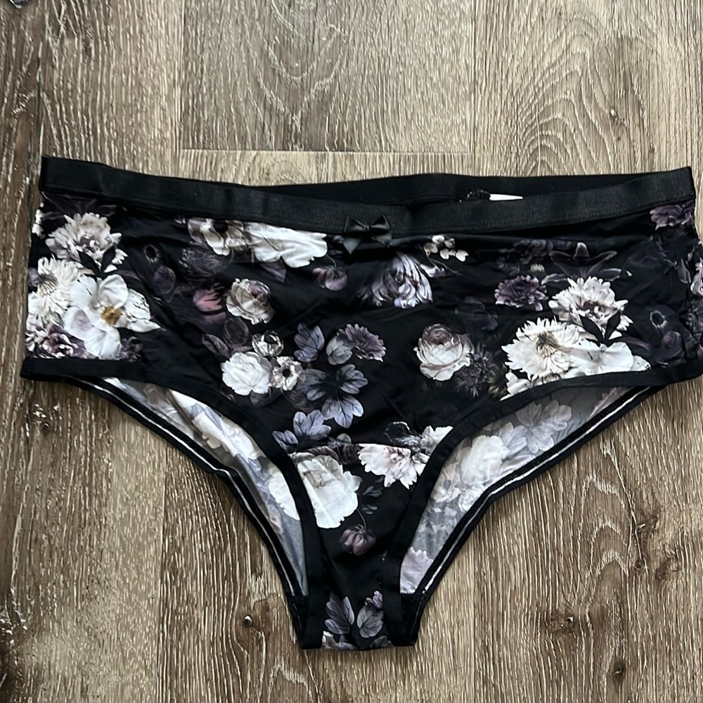 Torrid  ribbon slot Black floral panty NWOT size 0x